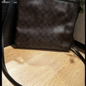 Authentic Coach Signature leather File Crossbody – F34938